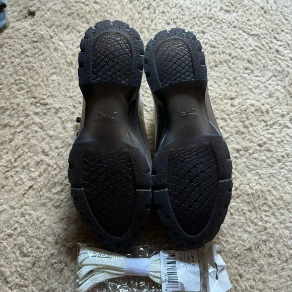 Cardi b x Rebok sneaker - Picture 2 of 2